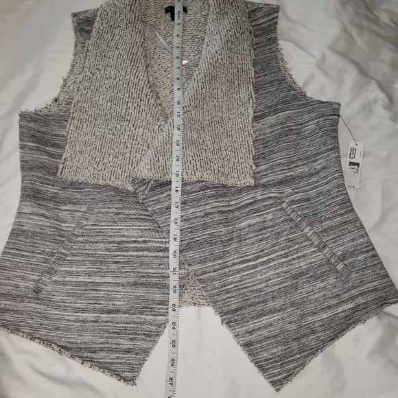 ND New Direction Size Large Gray and white vest - Picture 7 of 10